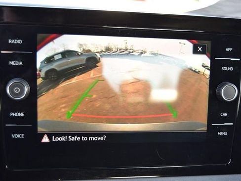 Certified 2025 Volkswagen Jetta SE w/ Sunroof Package image 13