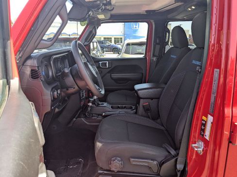Used 2024 Jeep Wrangler Unlimited Rubicon 4xe AWD/4WD image 17