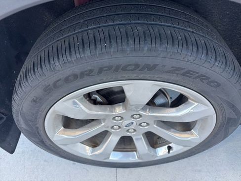 Used 2020 Ford Explorer Platinum w/ Premium Technology Package image 10