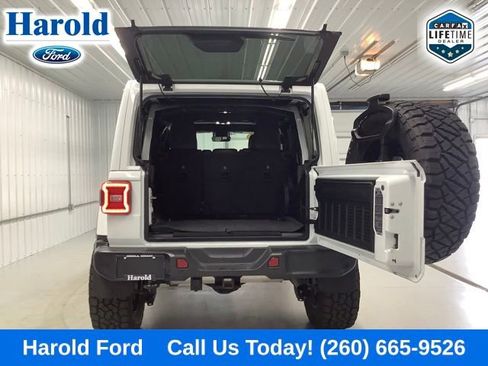 Used 2020 Jeep Wrangler Unlimited Sahara AWD/4WD image 6