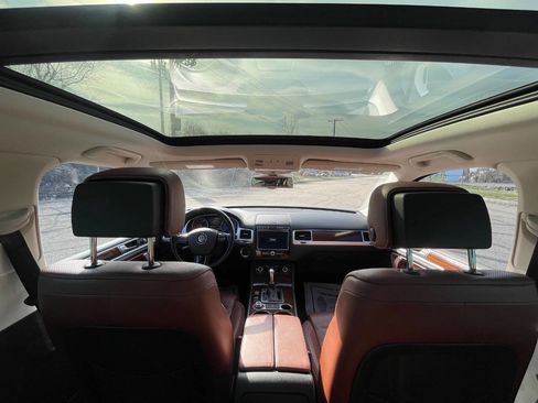 Used 2016 Volkswagen Touareg VR6 image 25