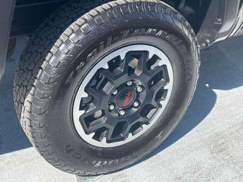 Used 2025 Toyota Tacoma TRD Off-Road image 28