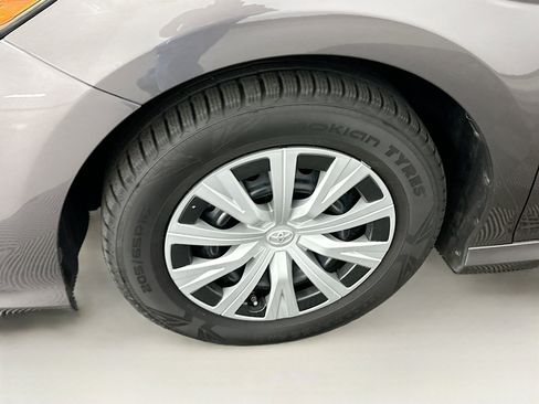 Used 2020 Toyota Camry LE image 11