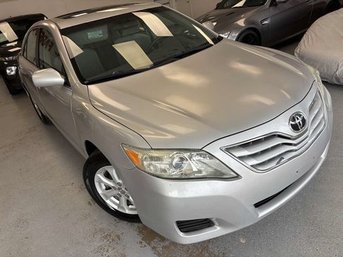 Used 2011 Toyota Camry LE w/ LE Extra-Value Pkg FWD image 4