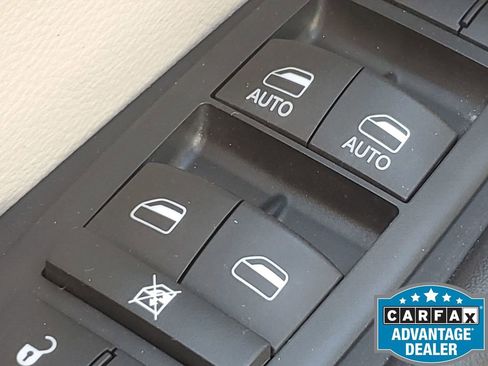 Used 2017 Chrysler Pacifica Touring-L w/ Tire & Wheel Group image 34