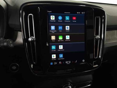 Certified 2025 Volvo XC40 B5 Core image 26