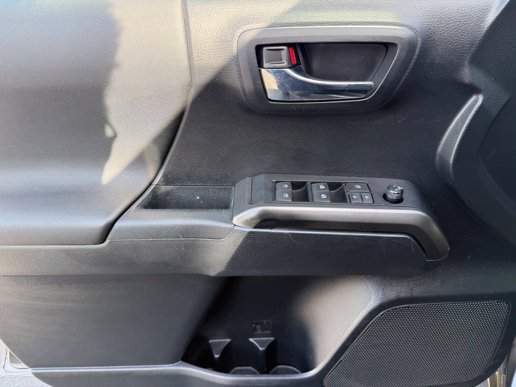 Used 2019 Toyota Tacoma TRD Sport AWD/4WD image 15