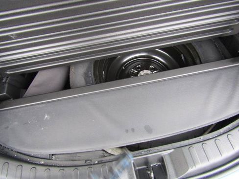 Used 2017 Toyota RAV4 XLE image 18