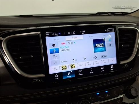 Used 2023 Chrysler Pacifica Touring-L image 19