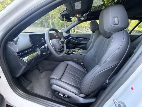 Used 2024 BMW 530i xDrive w/ Premium Package AWD/4WD image 10