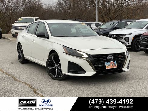 Used 2024 Nissan Altima 2.5 SR image 1