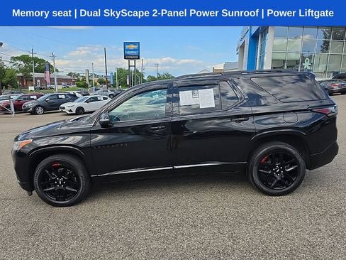 Used 2021 Chevrolet Traverse Premier w/ Redline Edition AWD/4WD image 6