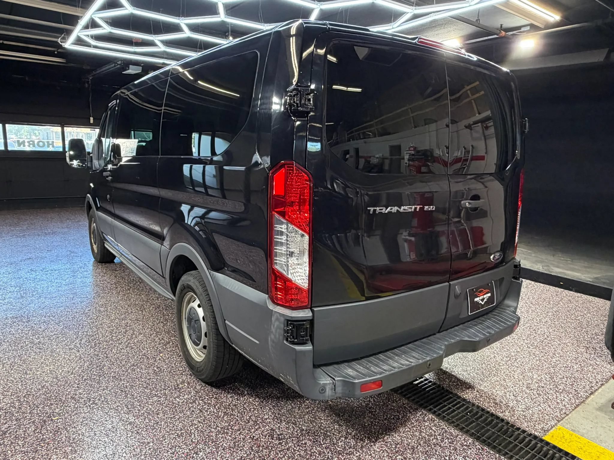 Used 2018 Ford Transit 150 XL RWD image 5