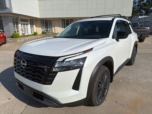 New 2026 Nissan Pathfinder SL w/ SL Premium Package FWD image 2