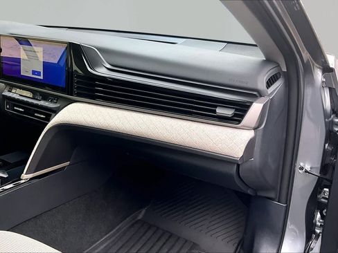 Used 2026 Toyota Camry XLE FWD image 19