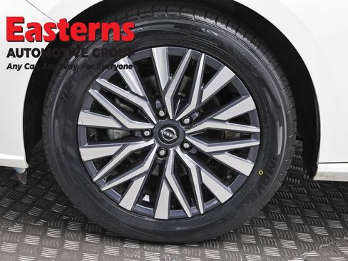 Used 2025 Nissan Altima 2.5 SV FWD image 32