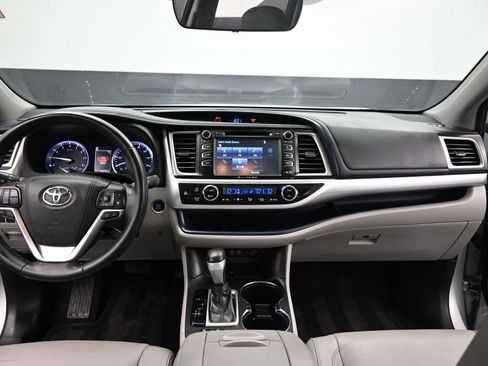 Certified 2018 Toyota Highlander XLE image 12