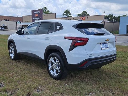 New 2026 Chevrolet Trax LS w/ LS Convenience Package FWD image 40