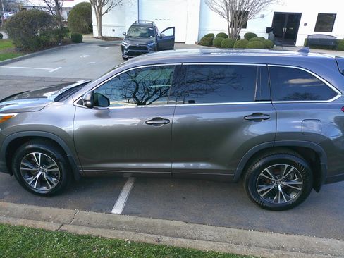 Used 2018 Toyota Highlander Plus image 8
