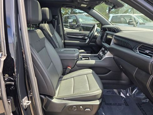 Used 2023 GMC Yukon XL Denali w/ Denali Reserve Package AWD/4WD image 12