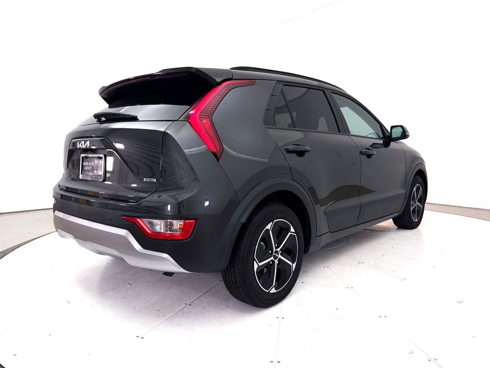 Used 2024 Kia Niro EX w/ EX Cold Weather Package FWD image 18