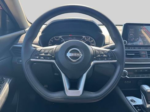 Used 2024 Nissan Altima 2.5 SV FWD image 13