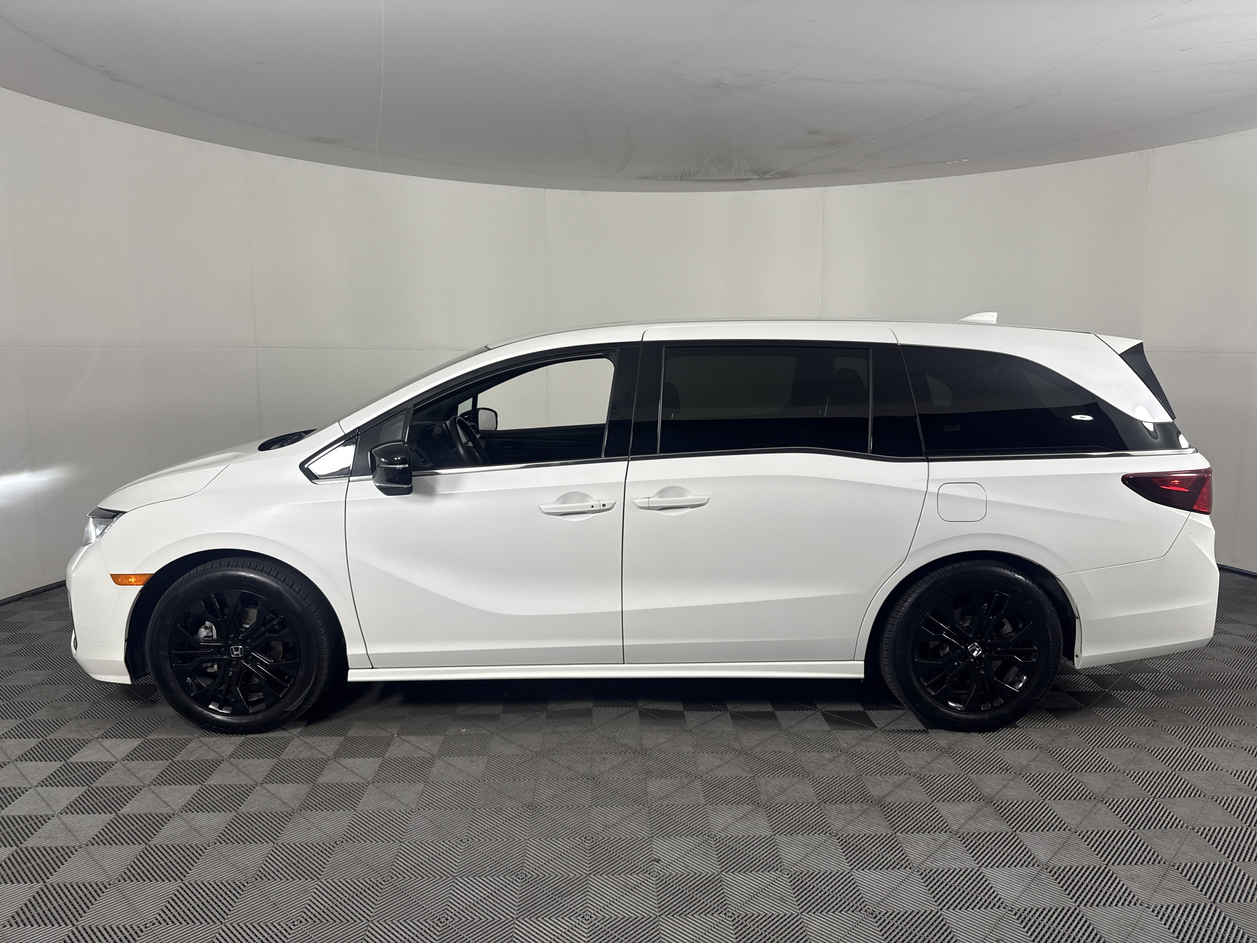 Used 2025 Honda Odyssey Sport-L image 32