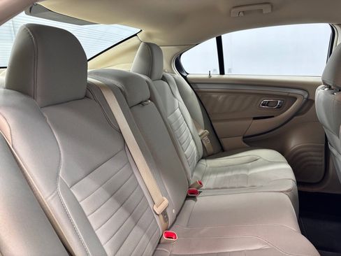 Used 2018 Ford Taurus SE image 25