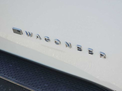Used 2023 Jeep Wagoneer 4WD image 11