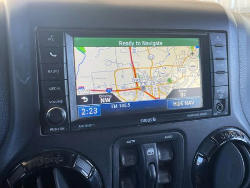 Used 2012 Jeep Wrangler Unlimited Sahara image 19