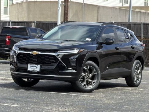 New 2026 Chevrolet Trax LT w/ Driver Confidence Package FWD image 2