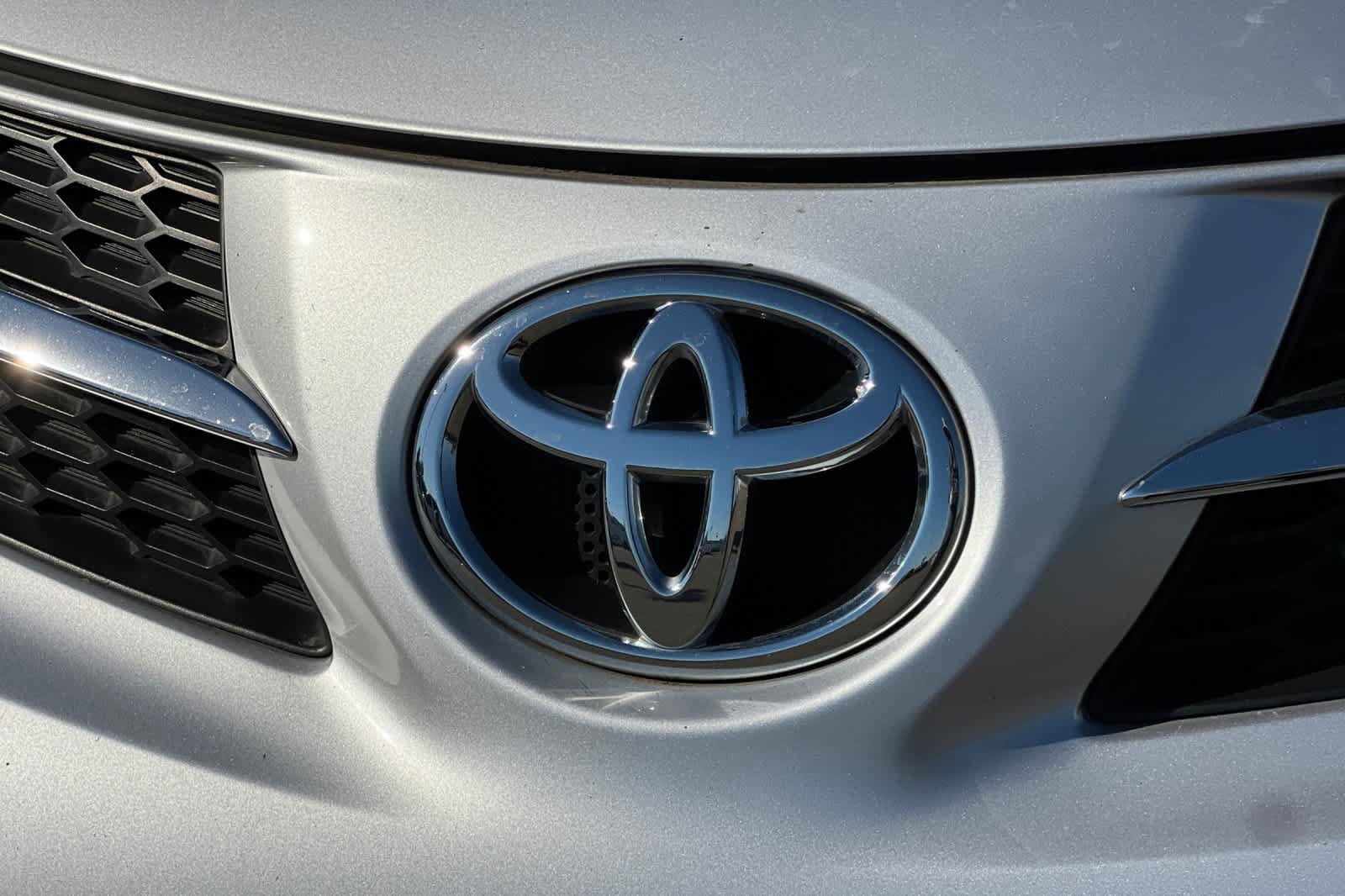 Used 2014 Toyota RAV4 XLE FWD image 16