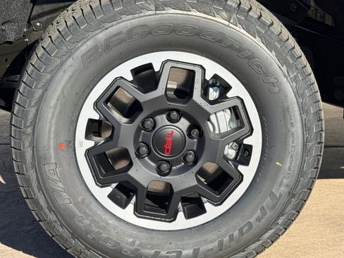 New 2026 Toyota Tacoma TRD Off-Road image 32