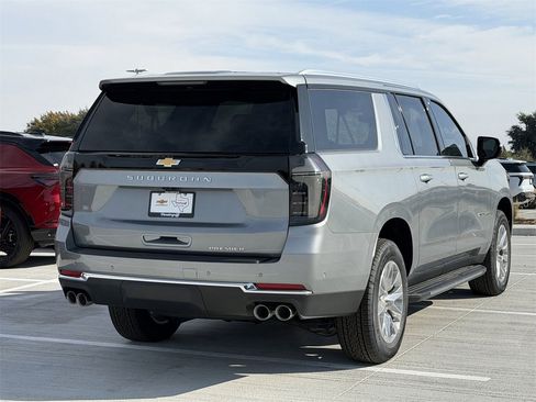 New 2026 Chevrolet Suburban Premier image 4