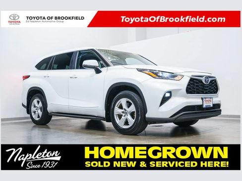 Used 2023 Toyota Highlander LE FWD image 1