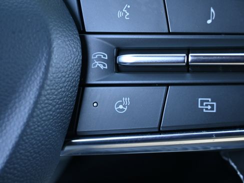 Used 2025 Chevrolet Equinox EV LT w/ Convenience Package image 33