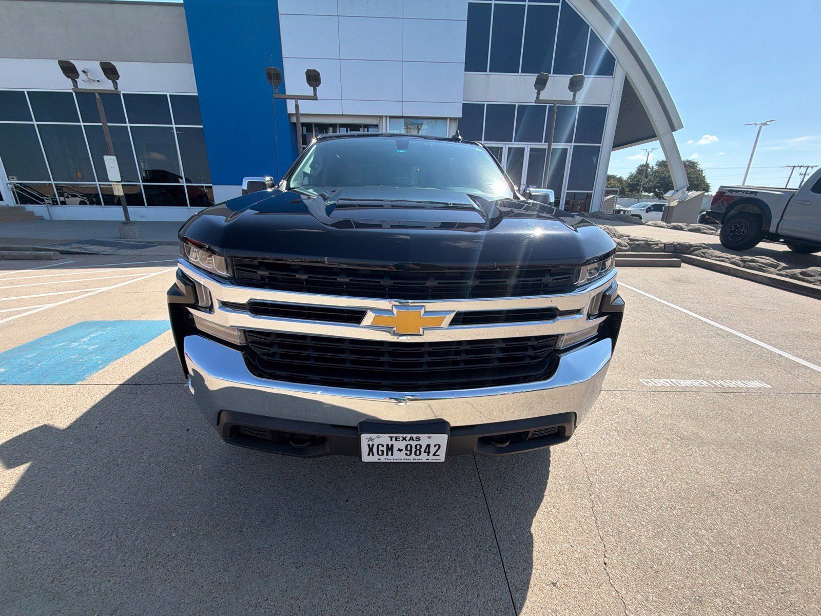 Used 2021 Chevrolet Silverado 1500 LT AWD/4WD image 2