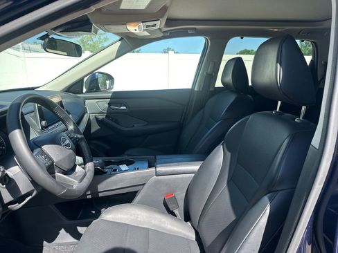 Used 2025 Nissan Rogue SV w/ SV Premium Package FWD image 43