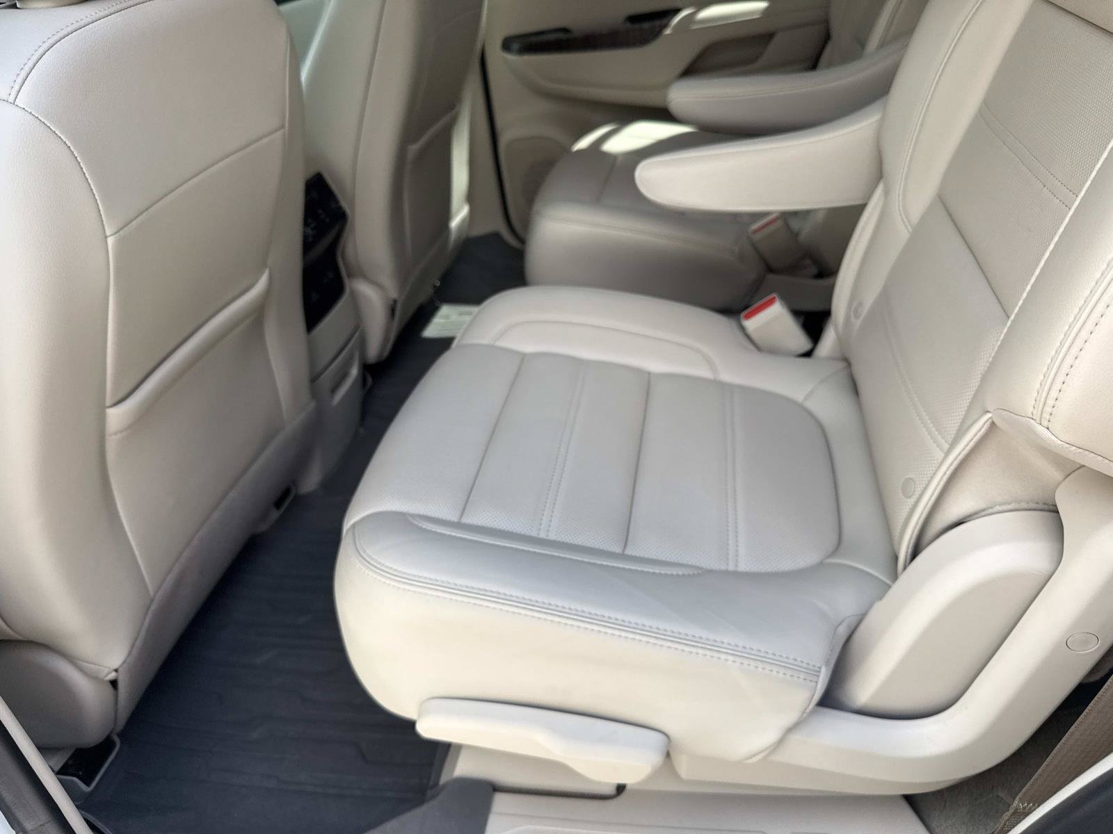 Used 2023 GMC Acadia Denali w/ Denali Technology Package FWD image 12