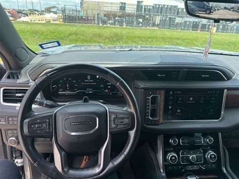 Used 2023 GMC Yukon XL Denali Ultimate AWD/4WD image 3