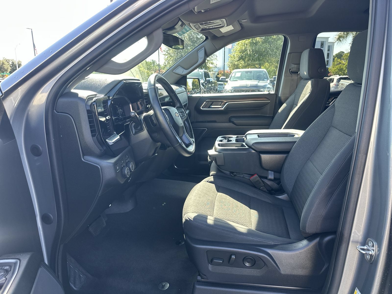 Used 2023 Chevrolet Silverado 1500 LT AWD/4WD image 16