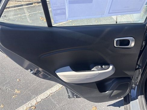 Used 2024 Hyundai Venue SEL image 20