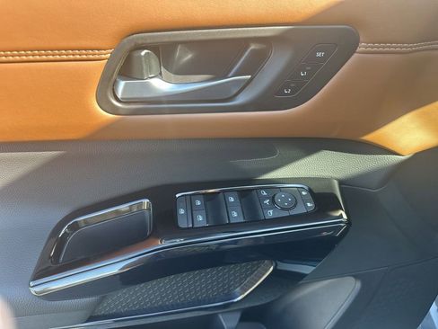 New 2026 Nissan Pathfinder Platinum image 11