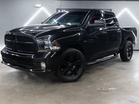 Used 2017 RAM 1500 Express w/ Express Value Package RWD image 1