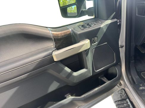 Used 2022 Ford F250 Lariat w/ Lariat Ultimate Package AWD/4WD image 19