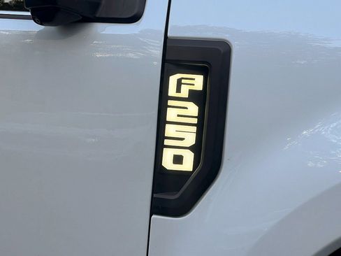 Used 2019 Ford F250 Platinum w/ Platinum Ultimate Package image 8