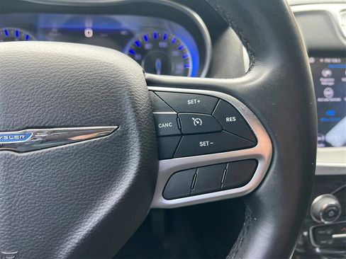 Used 2018 Chrysler 300 Touring RWD image 35