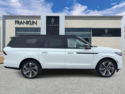 New 2026 Lincoln Navigator L Black Label w/ Black Label Special Edition AWD/4WD image 8
