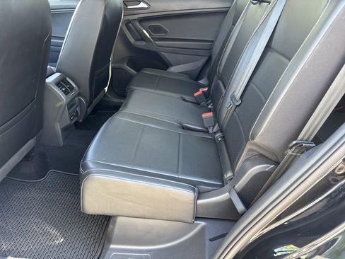 Used 2021 Volkswagen Tiguan SE image 16