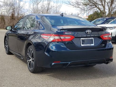 Used 2019 Toyota Camry SE image 2